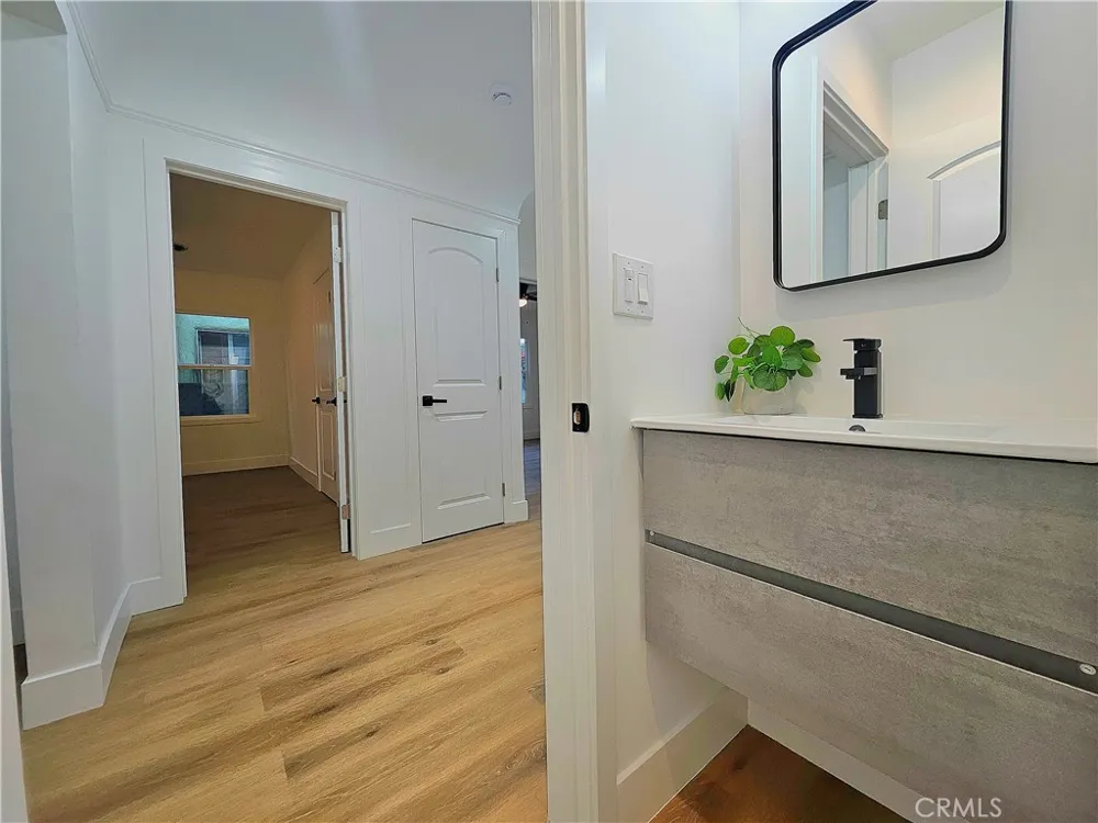 3104 W 43rd Place Los Angeles, CA 90008