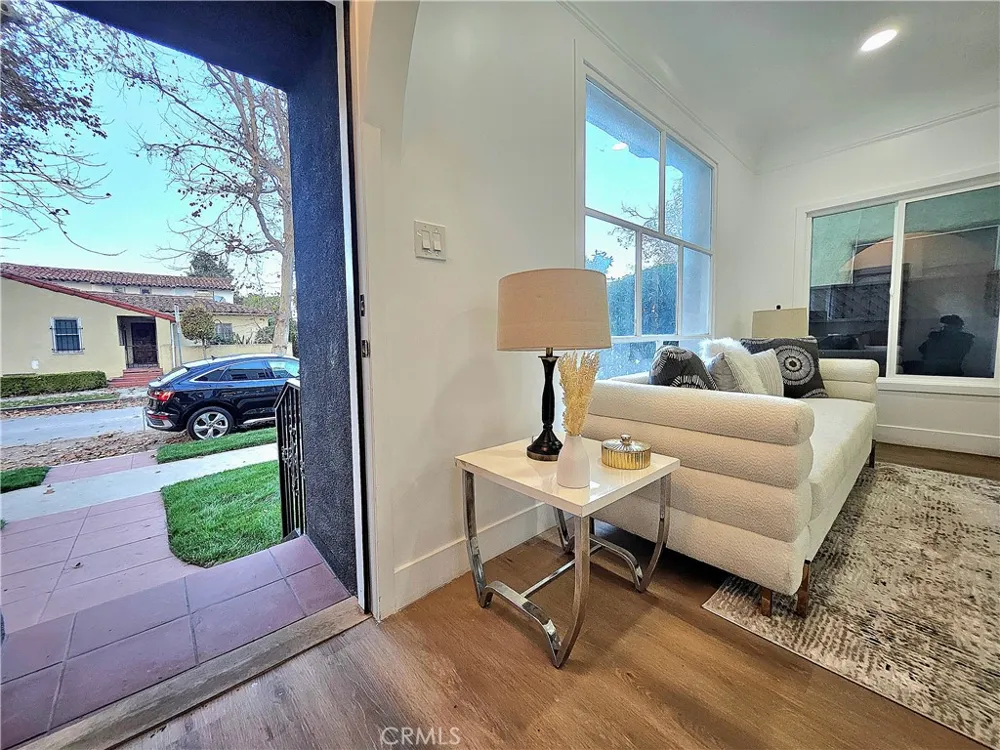 3104 W 43rd Place Los Angeles, CA 90008