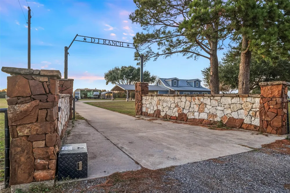 19989 Meadow Bend Road Waller, TX 77484