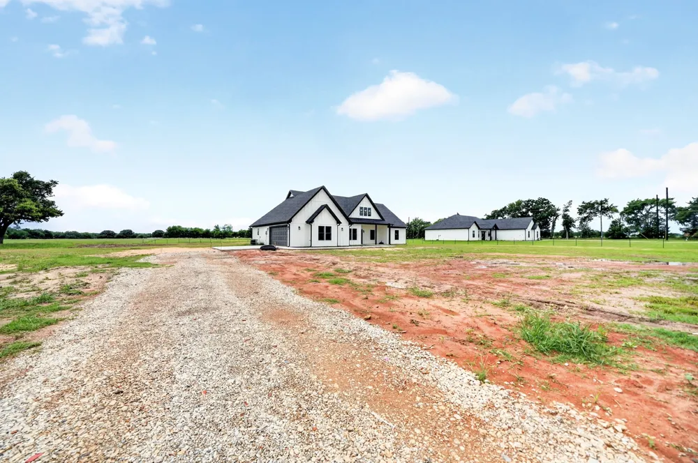 697 VZ CR 3717 Edgewood, TX 75117