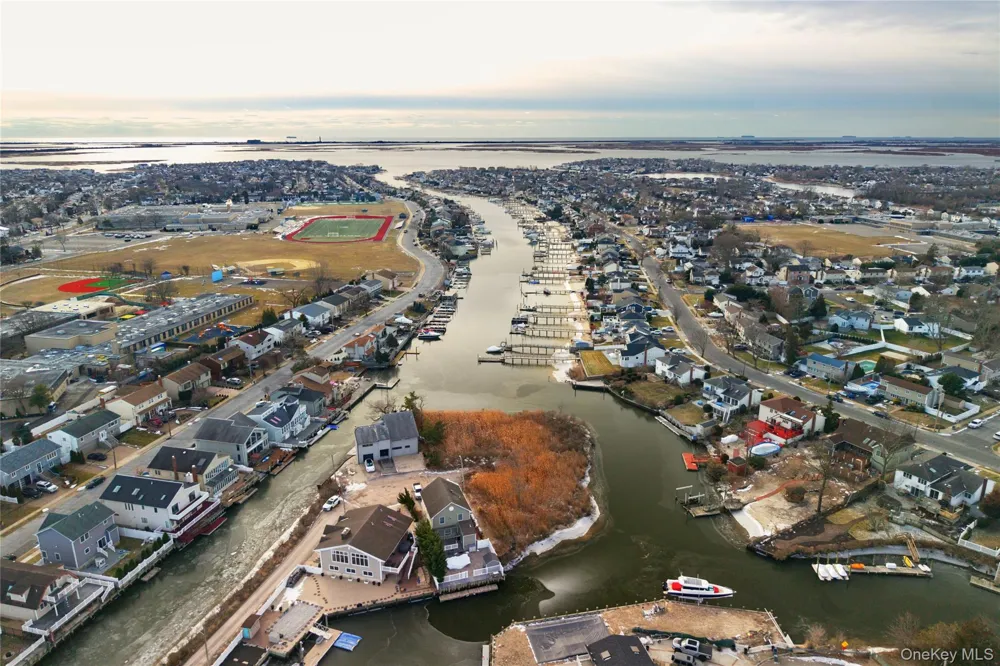 6 Island Plaza Bellmore, NY 11710