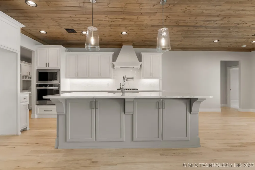 1605 Pinecrest Drive Claremore, OK 74017