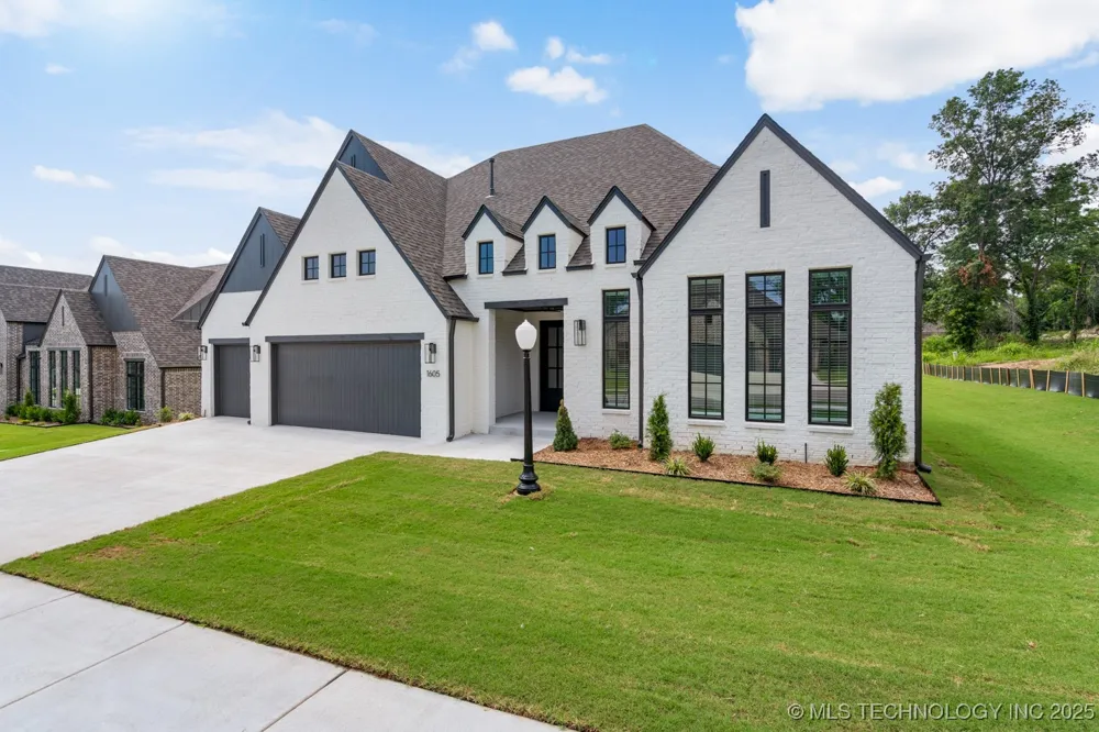 1605 Pinecrest Drive Claremore, OK 74017