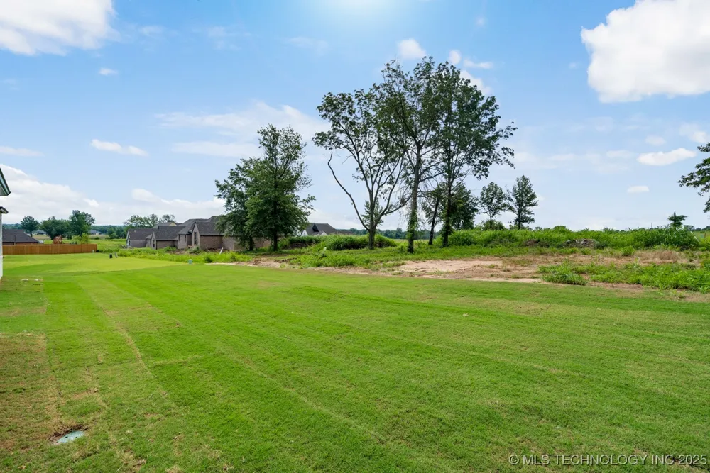 1605 Pinecrest Drive Claremore, OK 74017