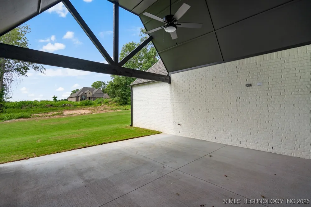 1605 Pinecrest Drive Claremore, OK 74017