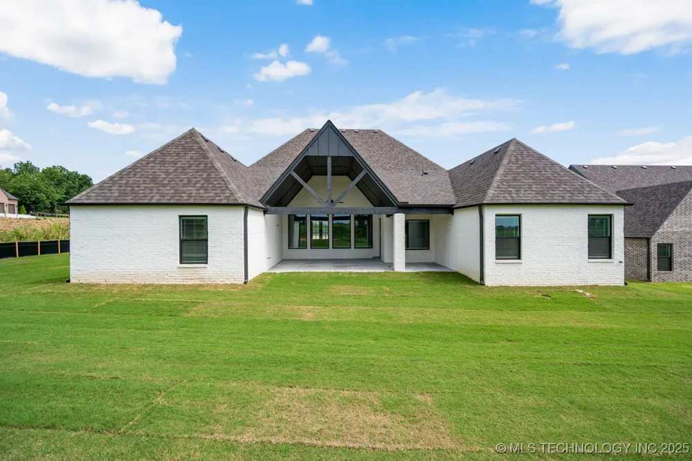 1605 Pinecrest Drive Claremore, OK 74017