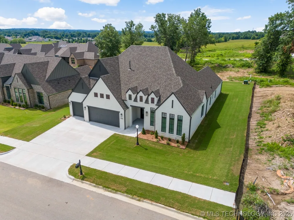 1605 Pinecrest Drive Claremore, OK 74017
