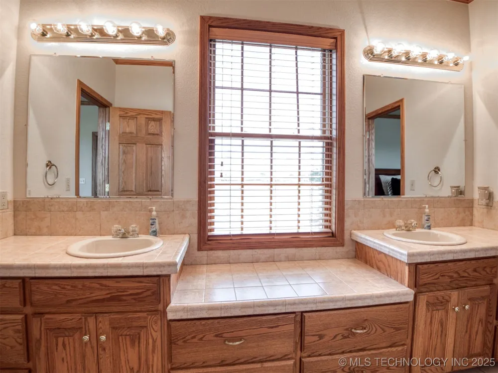 3461 3735 Holdenville, OK 74848