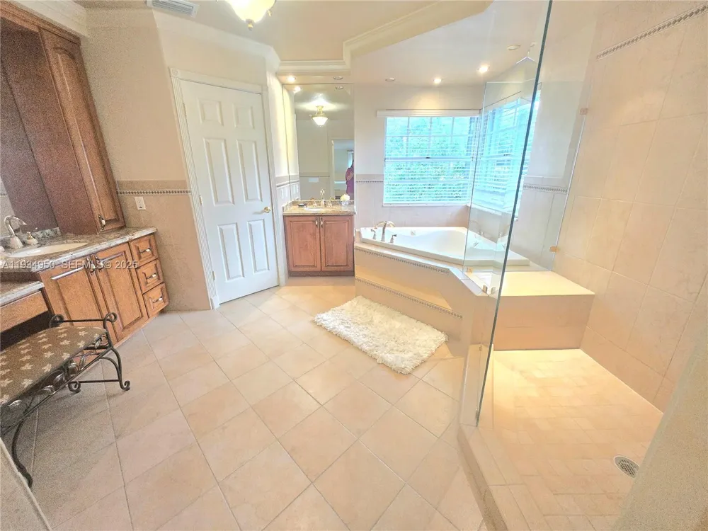 16422 NW 83rd Pl Miami Lakes, FL 33016