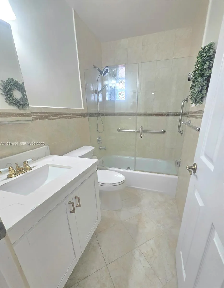 16422 NW 83rd Pl Miami Lakes, FL 33016