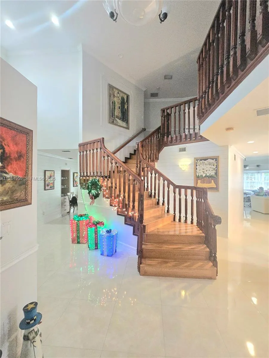 16422 NW 83rd Pl Miami Lakes, FL 33016