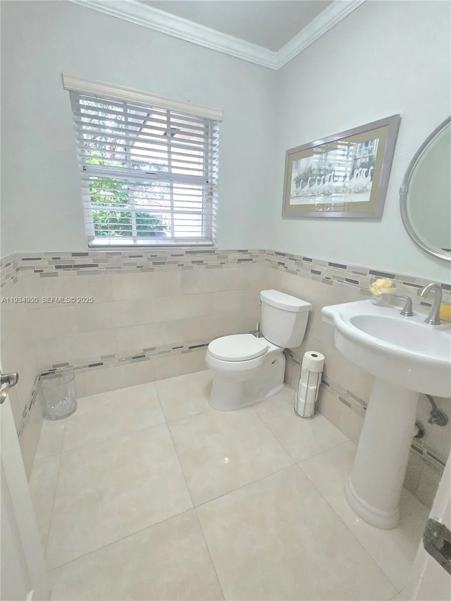 16422 NW 83rd Pl Miami Lakes, FL 33016