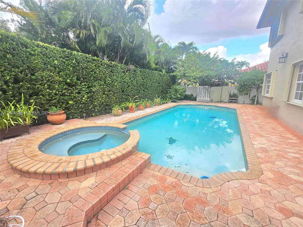 16422 NW 83rd Pl Miami Lakes, FL 33016
