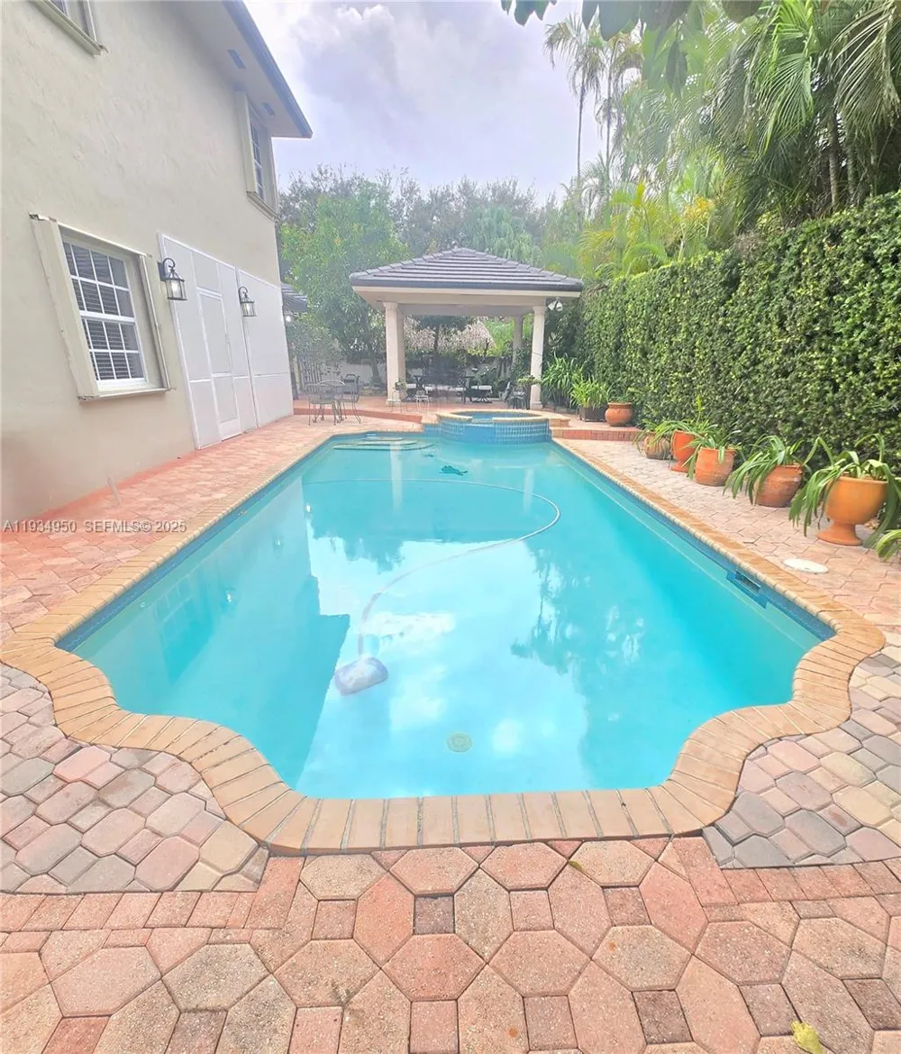 16422 NW 83rd Pl Miami Lakes, FL 33016