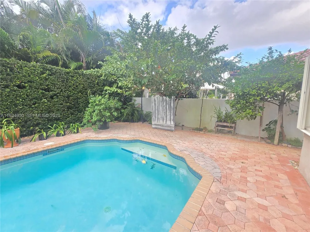 16422 NW 83rd Pl Miami Lakes, FL 33016