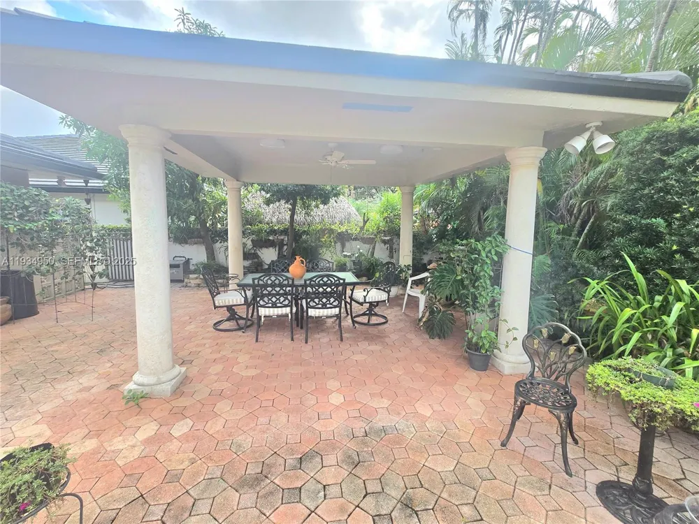 16422 NW 83rd Pl Miami Lakes, FL 33016