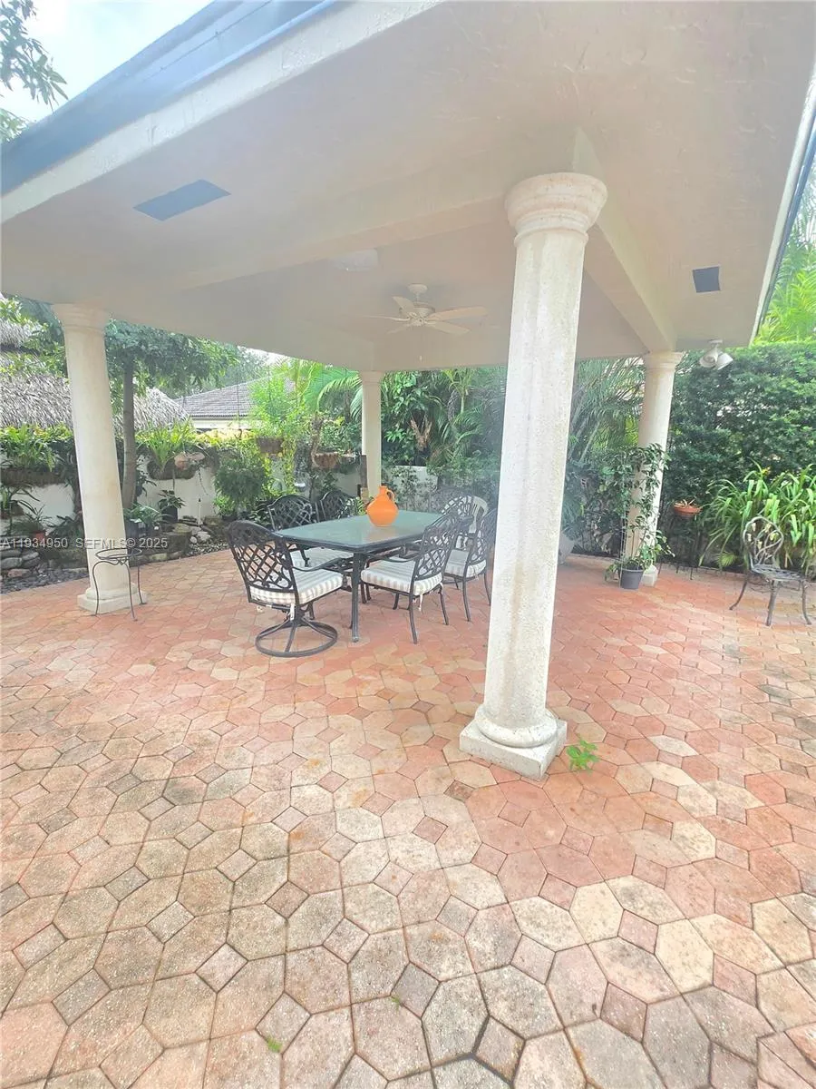 16422 NW 83rd Pl Miami Lakes, FL 33016