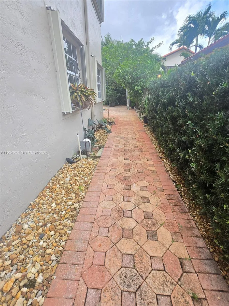 16422 NW 83rd Pl Miami Lakes, FL 33016