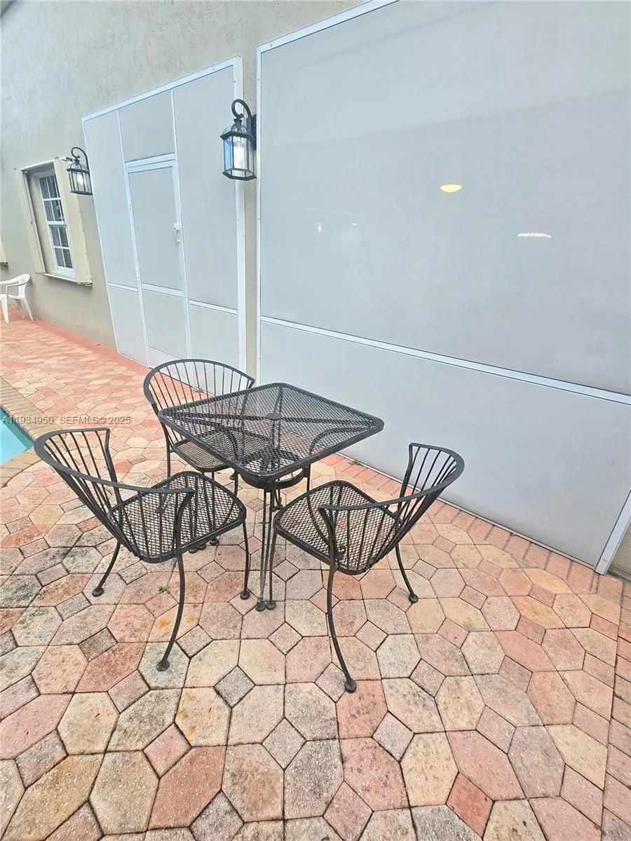 16422 NW 83rd Pl Miami Lakes, FL 33016