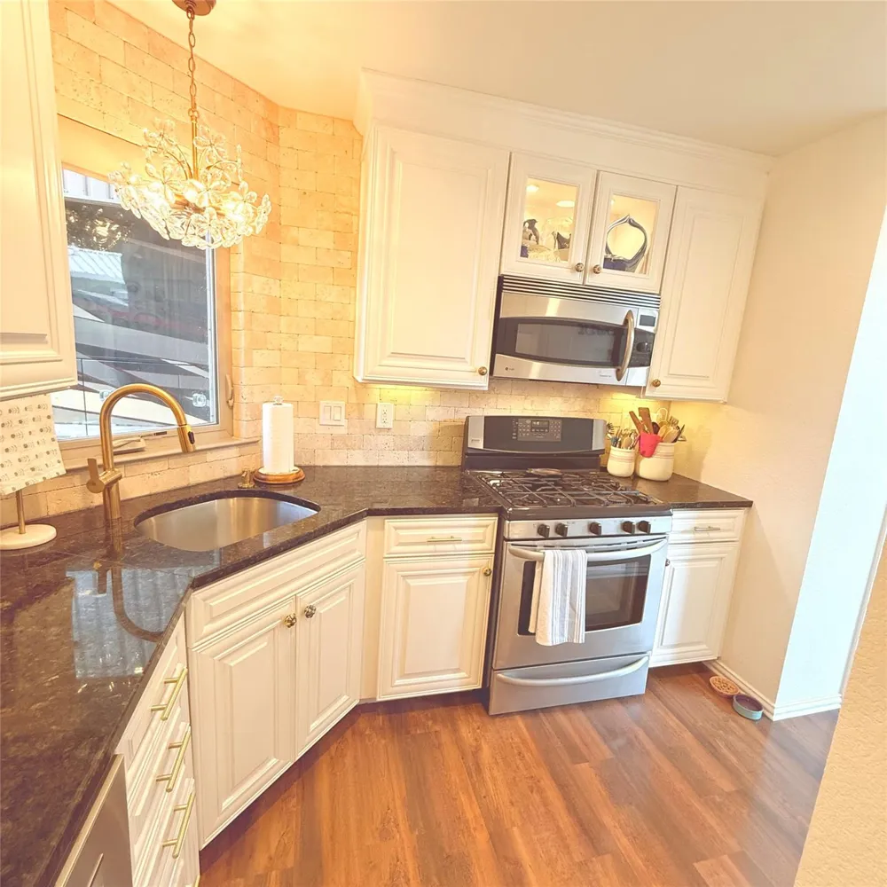 813 Brazos Harbor Circle Granbury, TX 76048