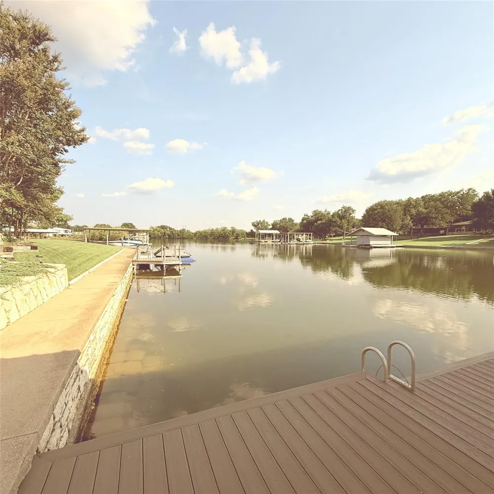 813 Brazos Harbor Circle Granbury, TX 76048