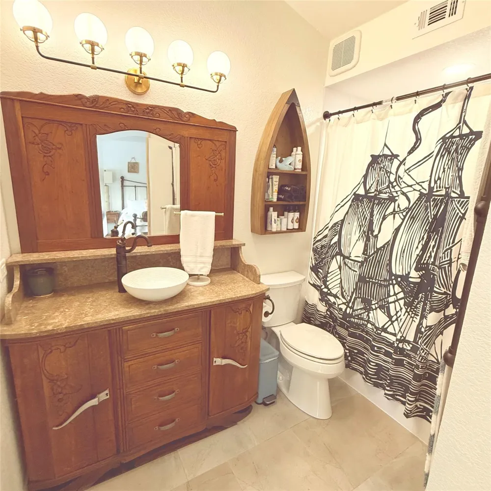 813 Brazos Harbor Circle Granbury, TX 76048