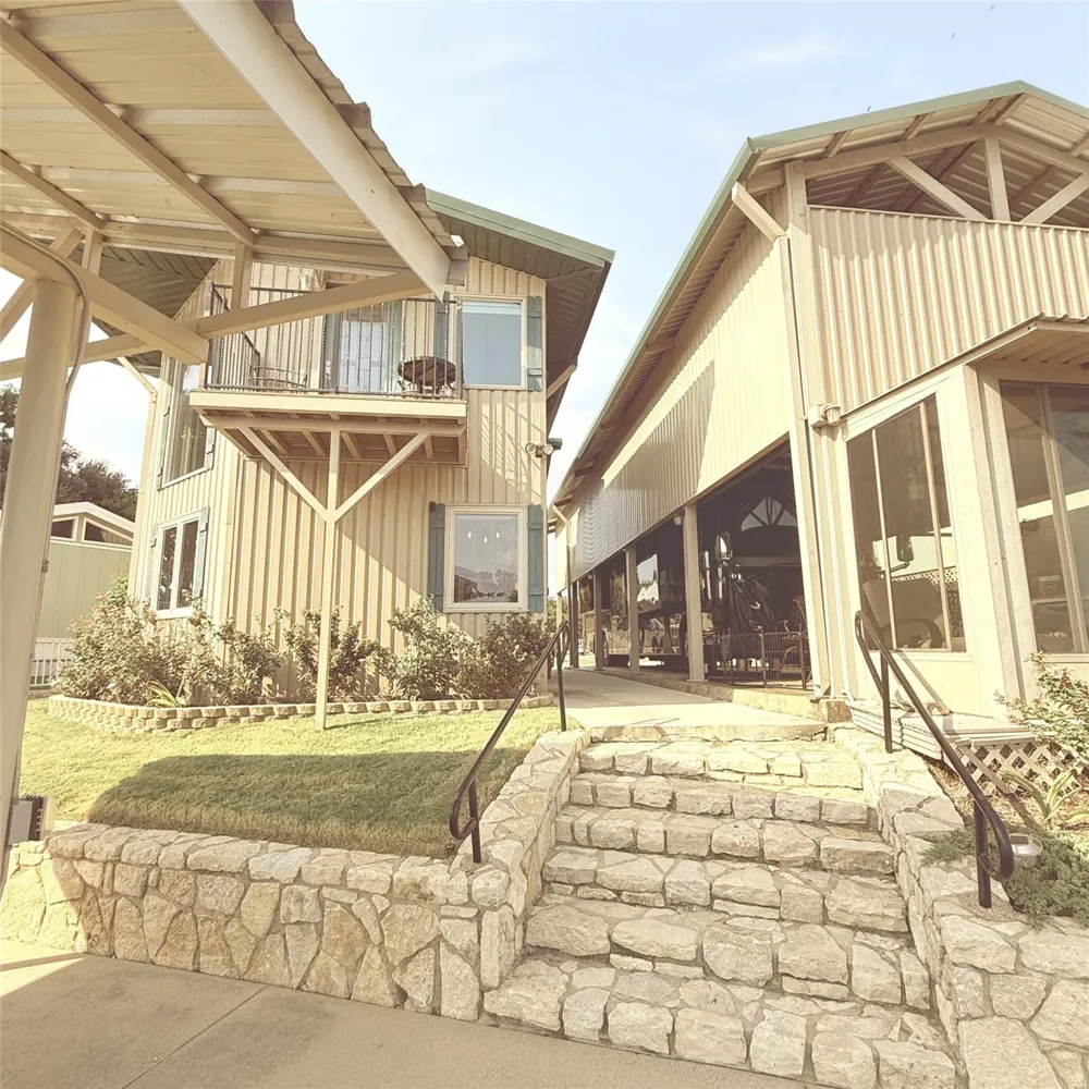 813 Brazos Harbor Circle Granbury, TX 76048
