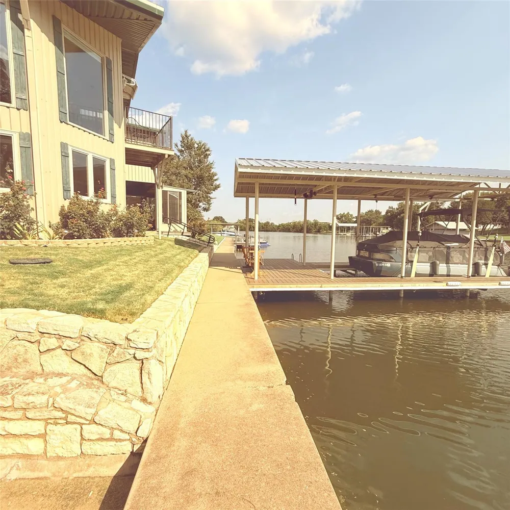 813 Brazos Harbor Circle Granbury, TX 76048