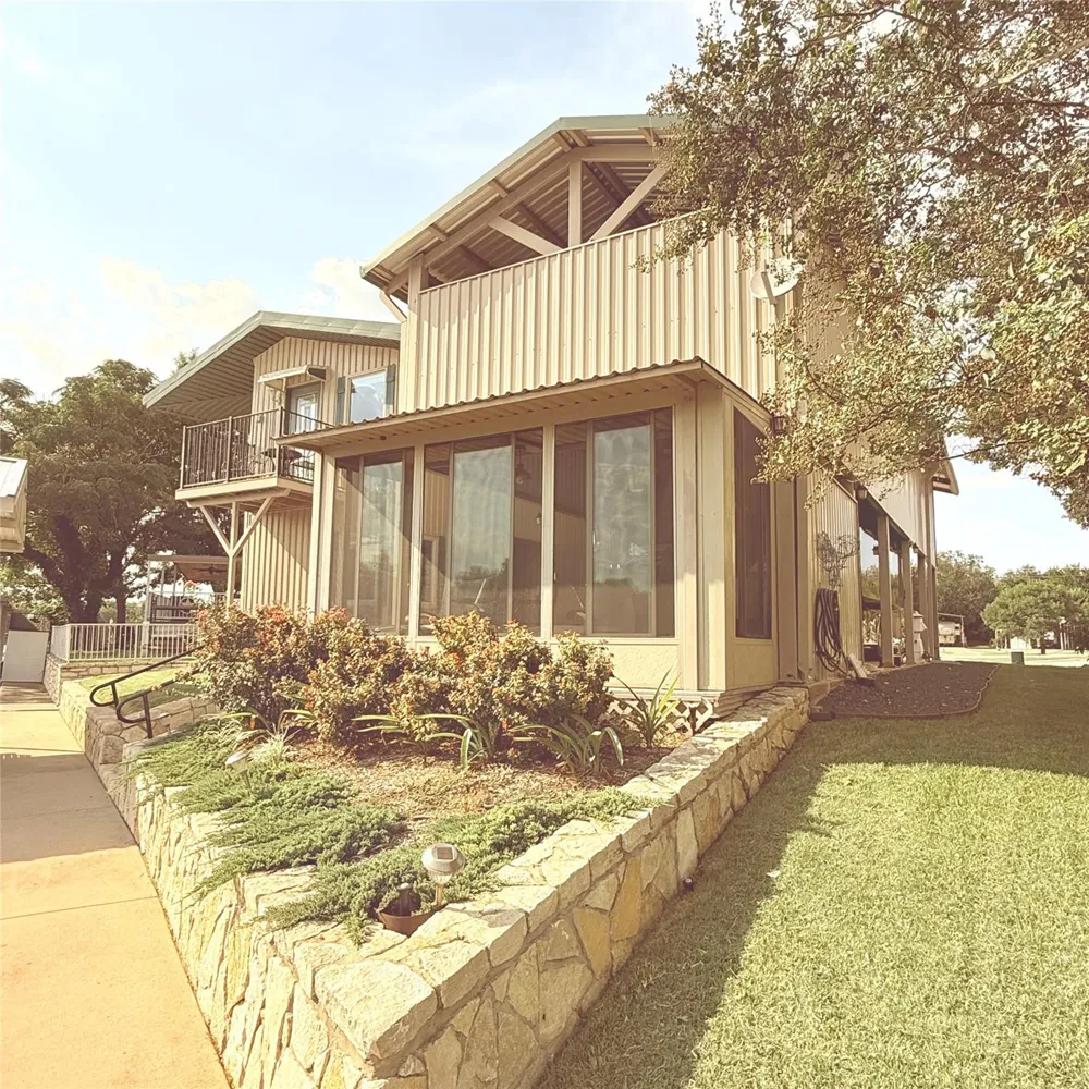 813 Brazos Harbor Circle Granbury, TX 76048