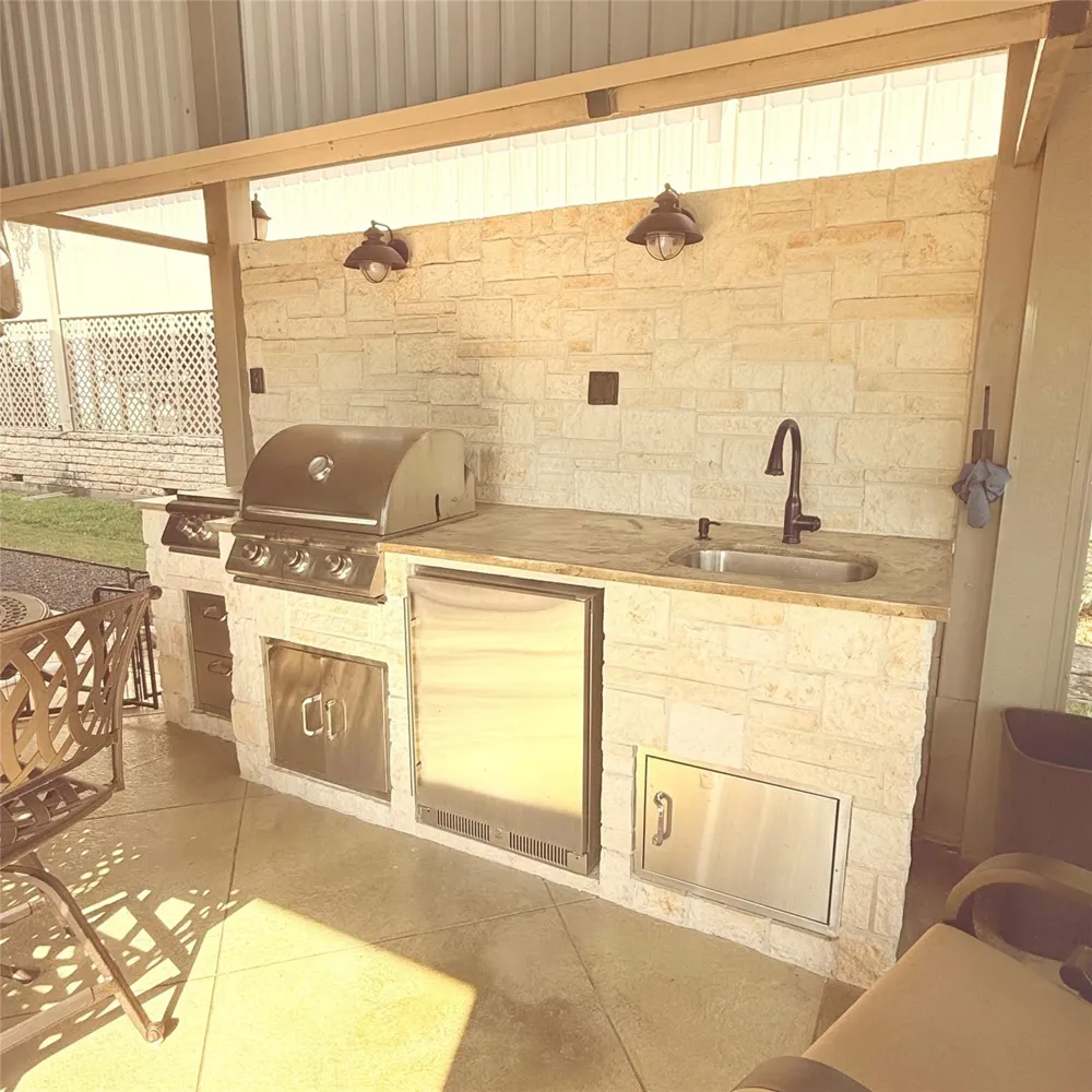 813 Brazos Harbor Circle Granbury, TX 76048