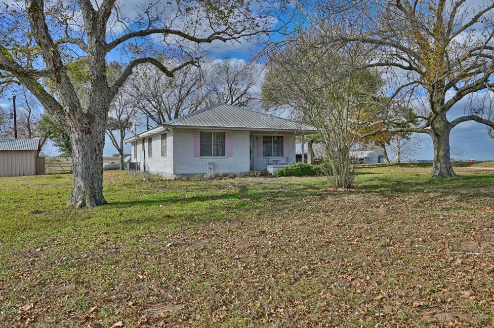 6921 Schulz Lane Bleiblerville, TX 78931