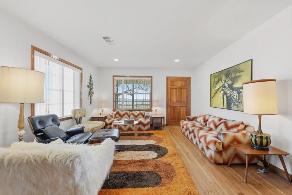 6921 Schulz Lane Bleiblerville, TX 78931