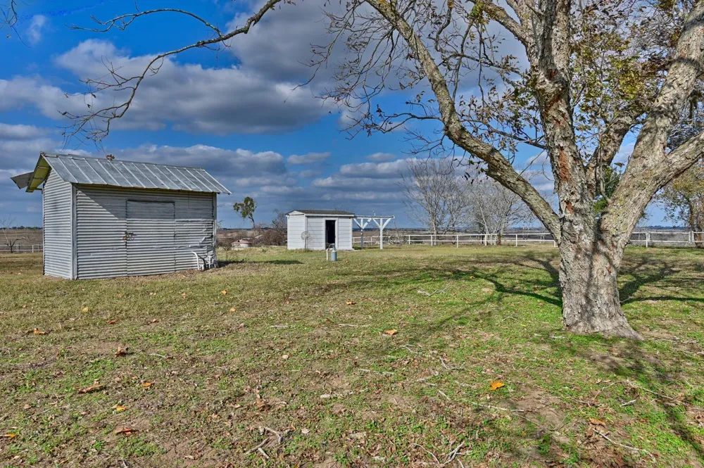6921 Schulz Lane Bleiblerville, TX 78931