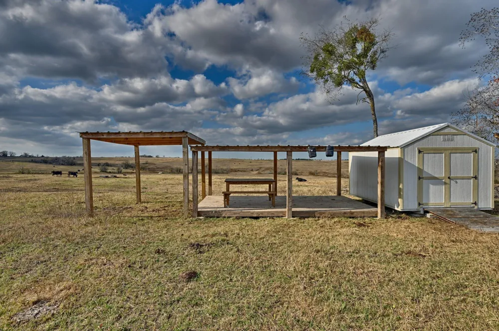 6921 Schulz Lane Bleiblerville, TX 78931