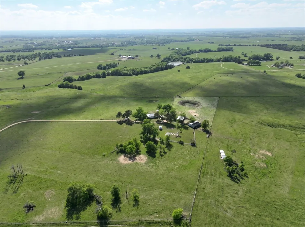 6921 Schulz Lane Bleiblerville, TX 78931