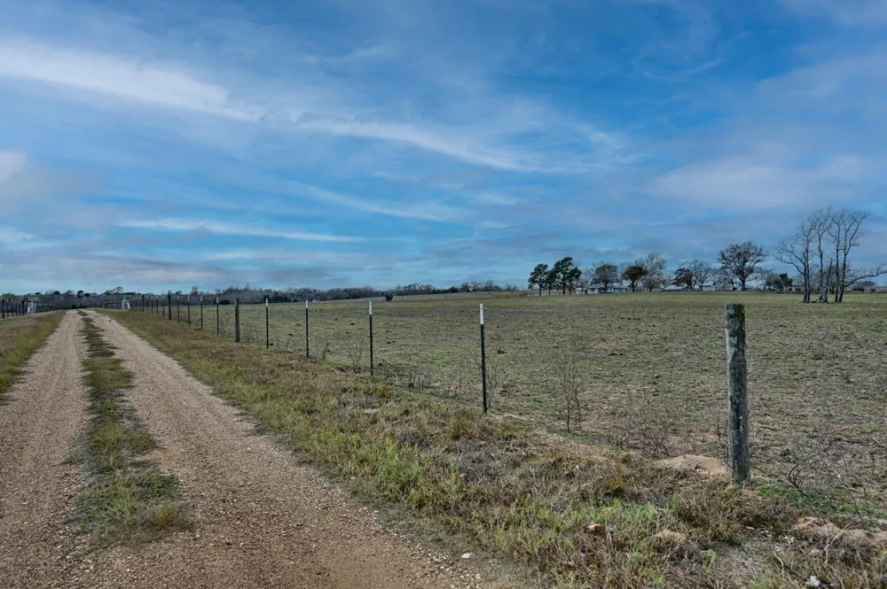 6921 Schulz Lane Bleiblerville, TX 78931