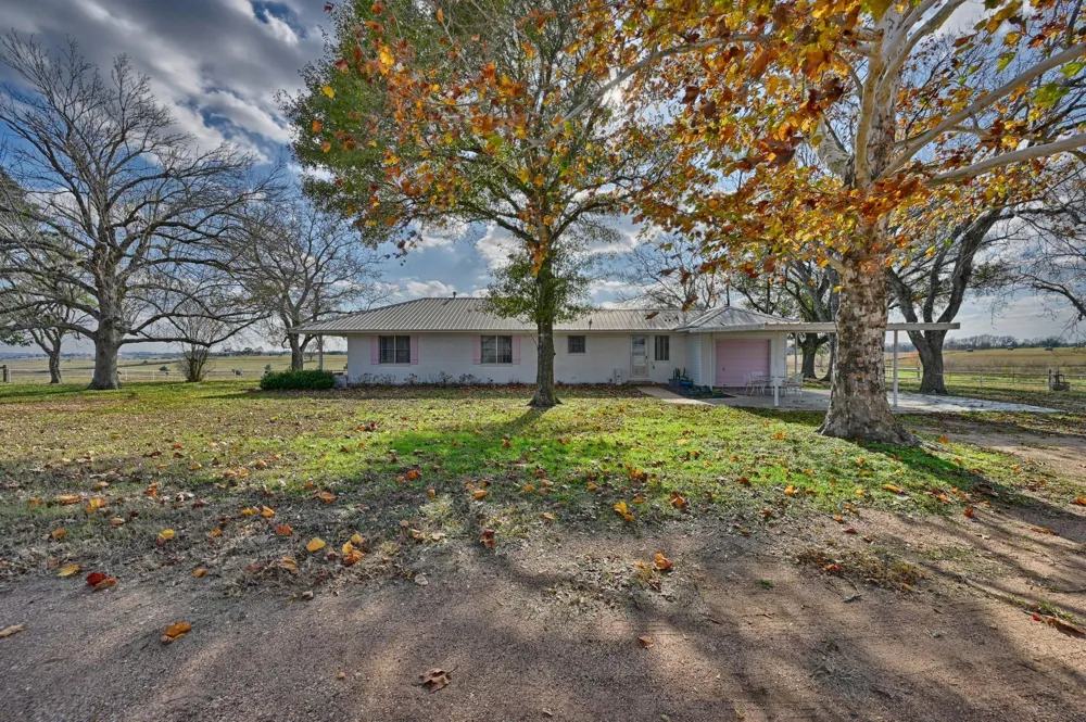 6921 Schulz Lane Bleiblerville, TX 78931