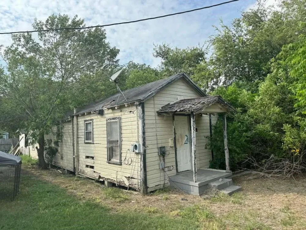 712 Park Street Sinton, TX 78387