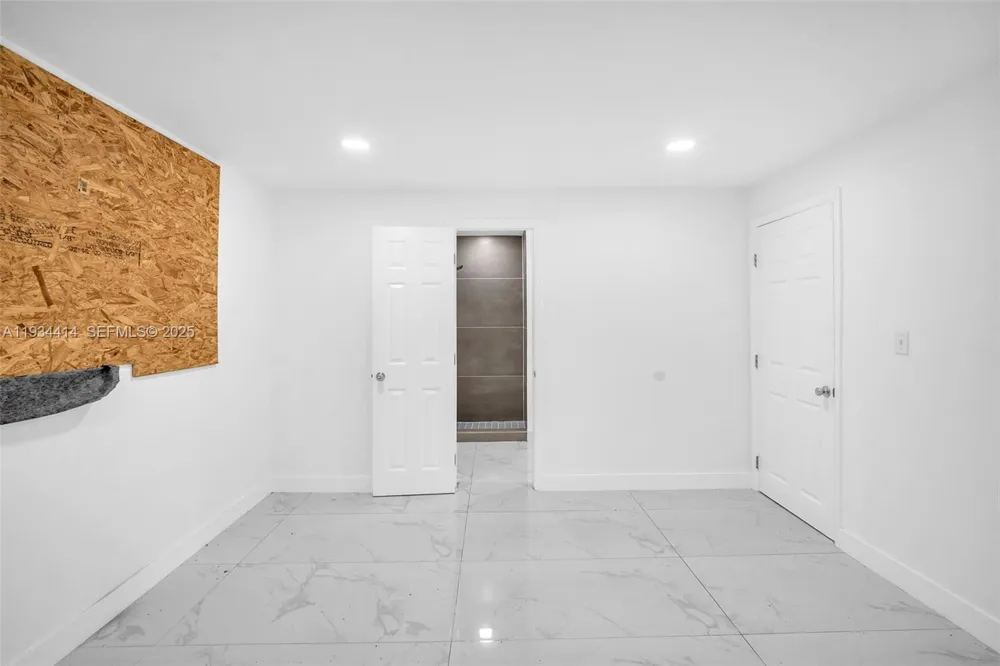 265 NW 135th North Miami, FL 33168