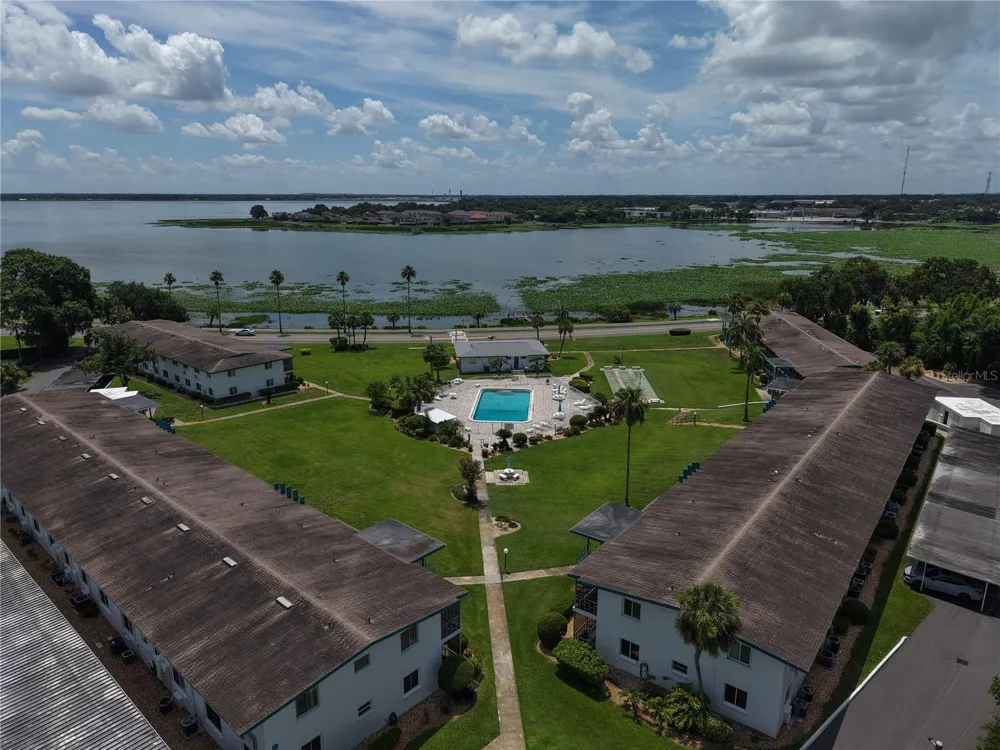 1600 W LAKE PARKER DRIVE #B23 Lakeland, FL 33805