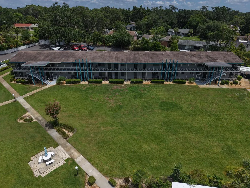 1600 W LAKE PARKER DRIVE #B23 Lakeland, FL 33805