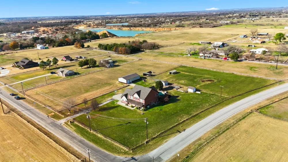 102 Van Meter Drive Aurora, TX 76078
