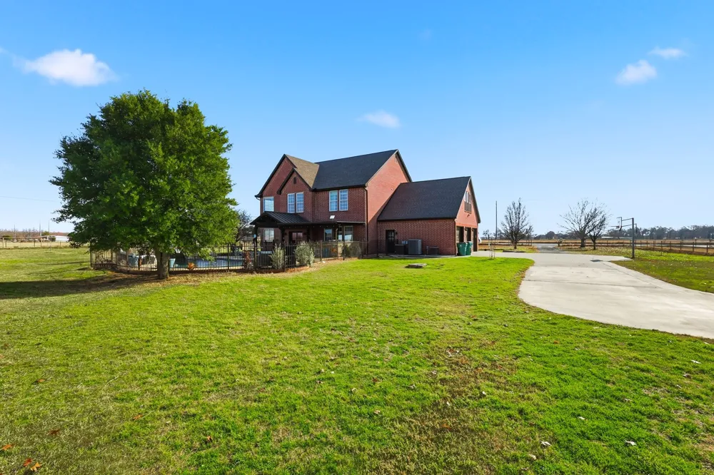 102 Van Meter Drive Aurora, TX 76078