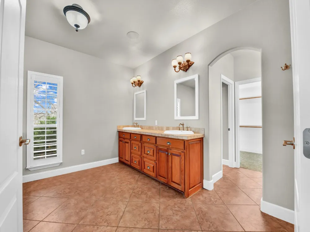 525 S Sugartree Drive Lipan, TX 76462