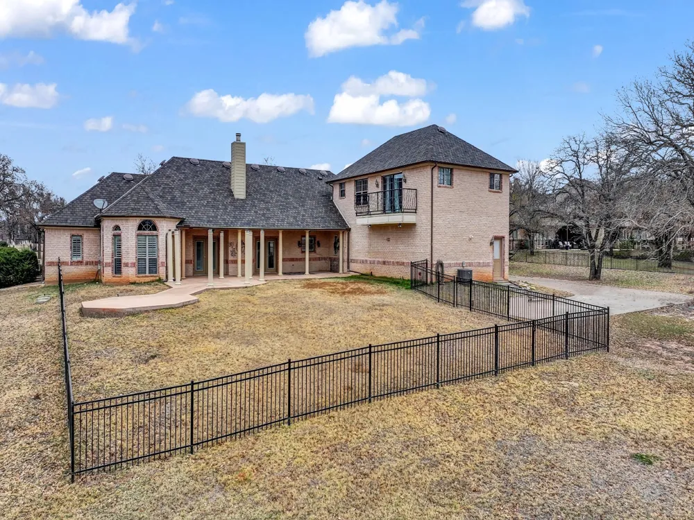 525 S Sugartree Drive Lipan, TX 76462