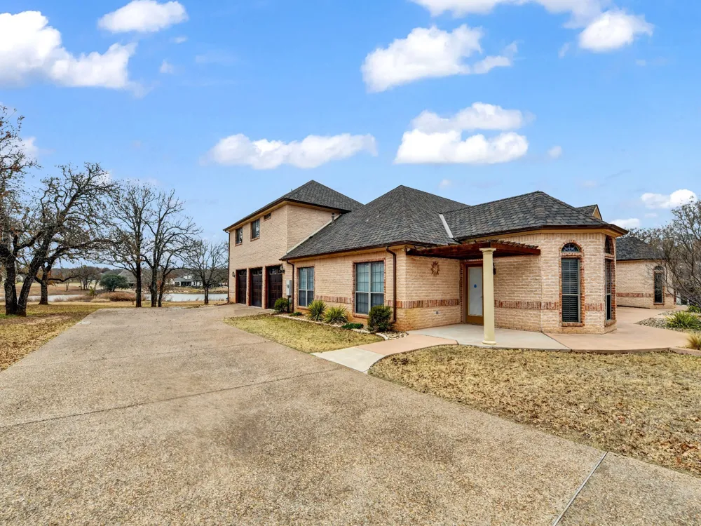 525 S Sugartree Drive Lipan, TX 76462