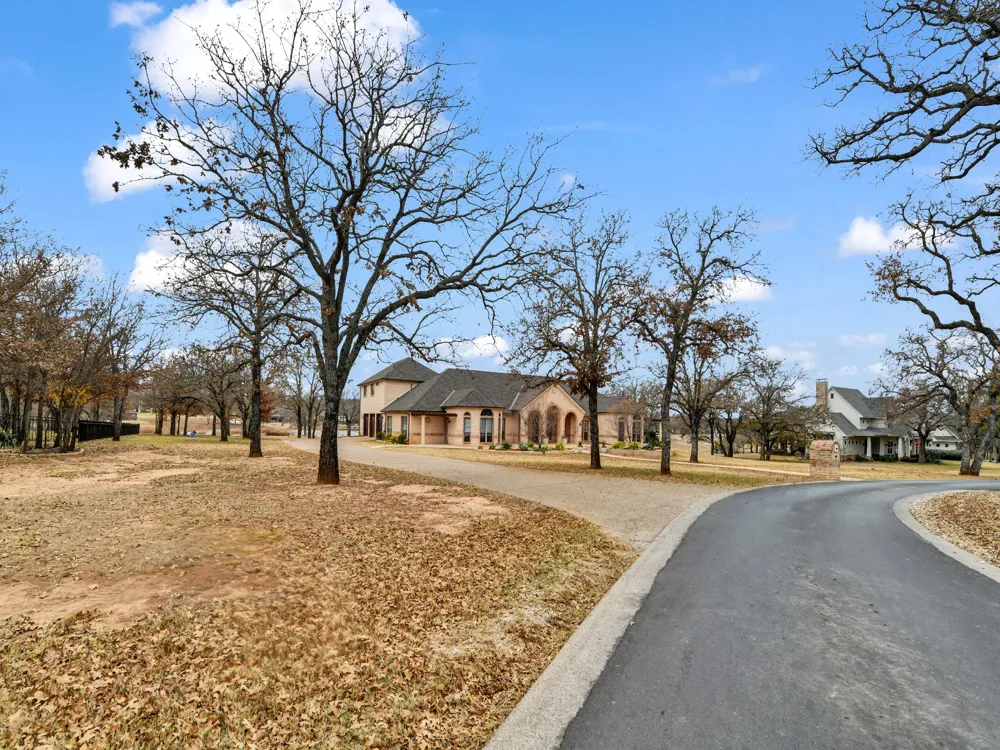 525 S Sugartree Drive Lipan, TX 76462
