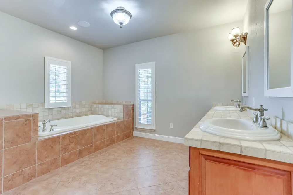 525 S Sugartree Drive Lipan, TX 76462