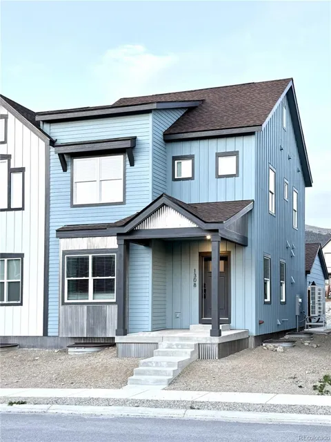 1311 Grand Review Drive