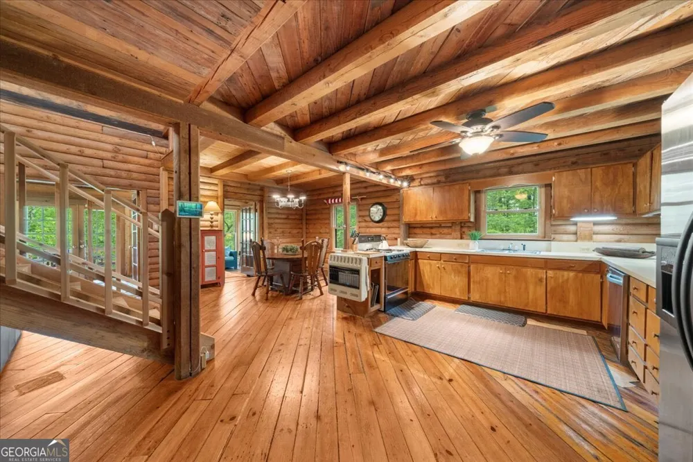 15 Bailey ST Whitesburg, GA 30185